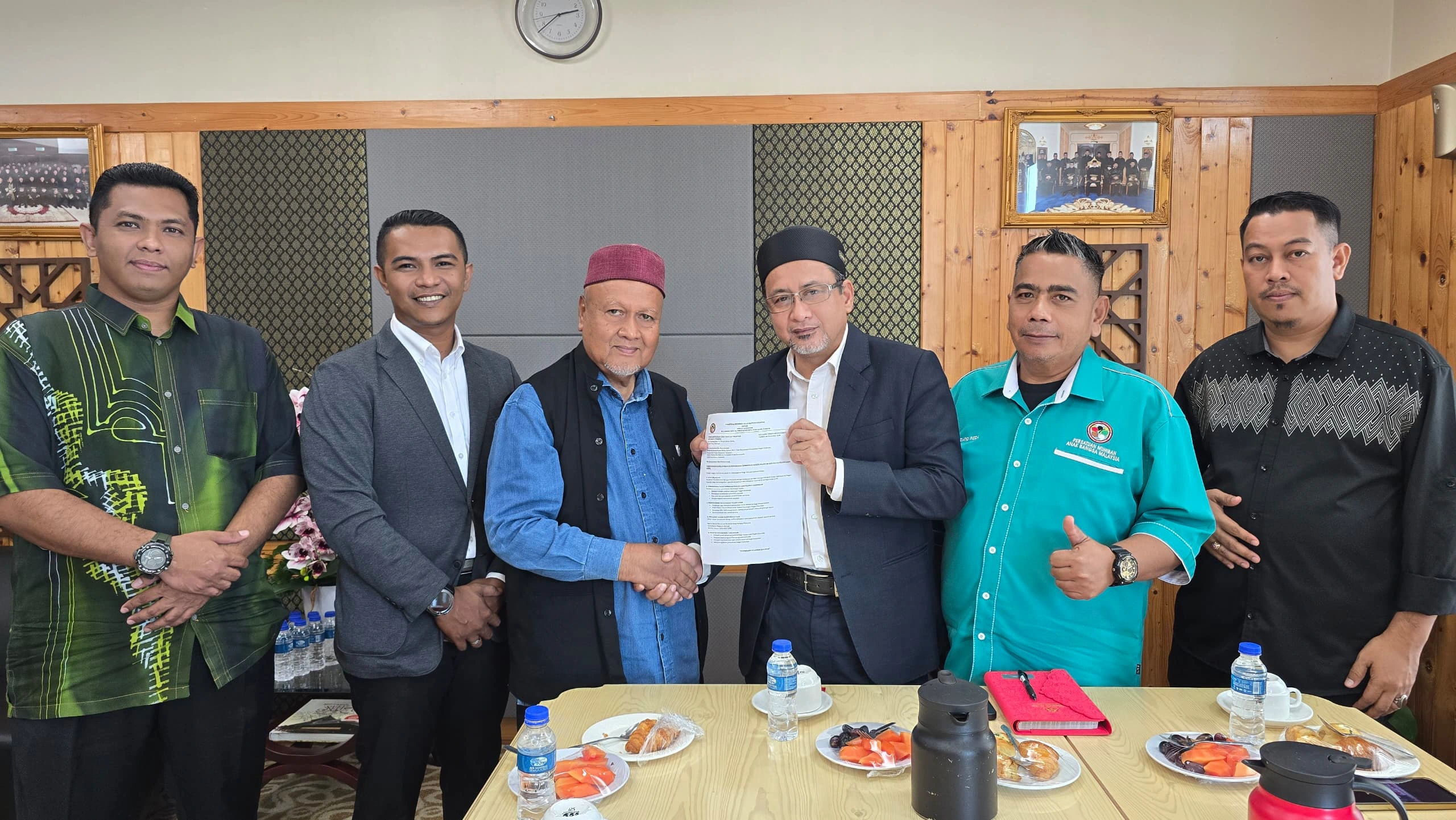 Program perpaduan komuniti PMABM bersama masyarakat Malaysia