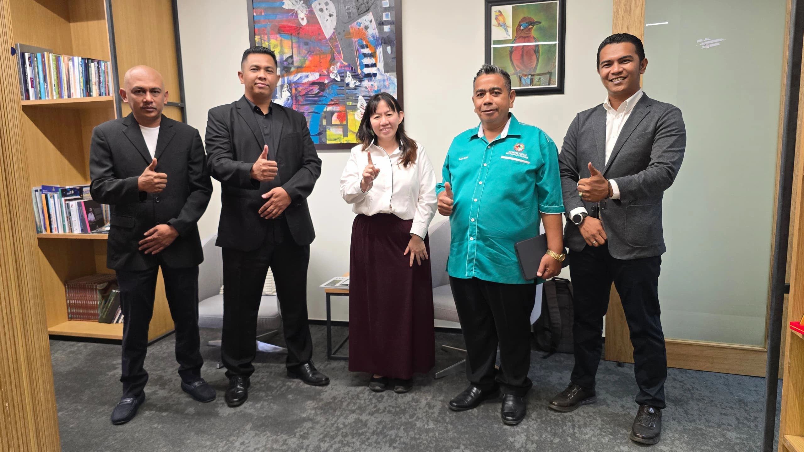 Galeri sukarelawan PMABM membantu masyarakat